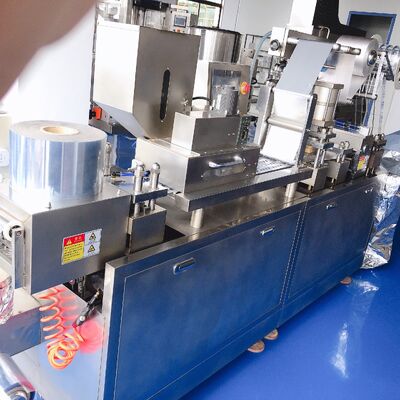 سعر جيد آلة تغليف Alu PVC و Alu Alu Blister ، معدات فارما تلقائيًا الانترنت