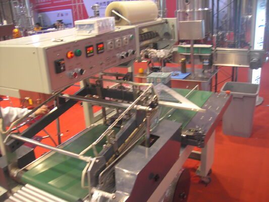 سعر جيد آلة التغليف الأوتوماتيكية بغشاء الانكماش البيئي مع شاشة تعمل باللمس الانترنت