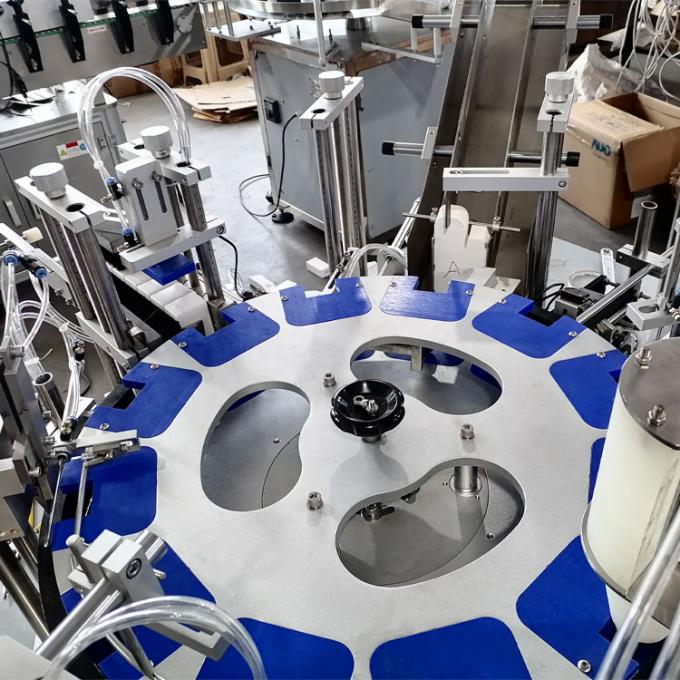 آلة التعبئة والتغليف المخصصة بتصميم 8 محطات ونظام تغيير سريع لتعبئة التحميل العلوي عالية السرعة 1